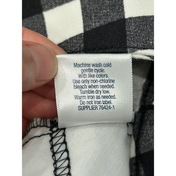 St. Johns Bay Black White Gingham Capri Pants With Stretch Sz 10 - Picture 9 of 11